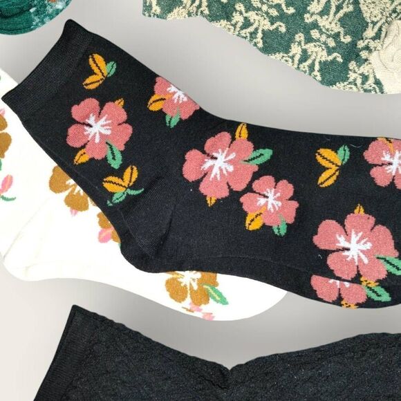 Womens Designer Socks OS Floral Texture Booties Black‎ White Coquette Cozycore - Picture 2 of 4